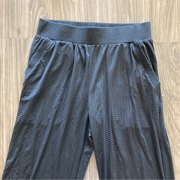 Alo Yoga Mesh All-Star Wide Leg Pant and Bra Tank in Black - Picture 8 of 10